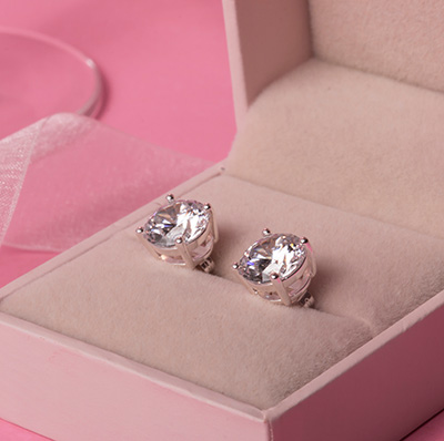 Diamond Earings In Presentation Gift Box